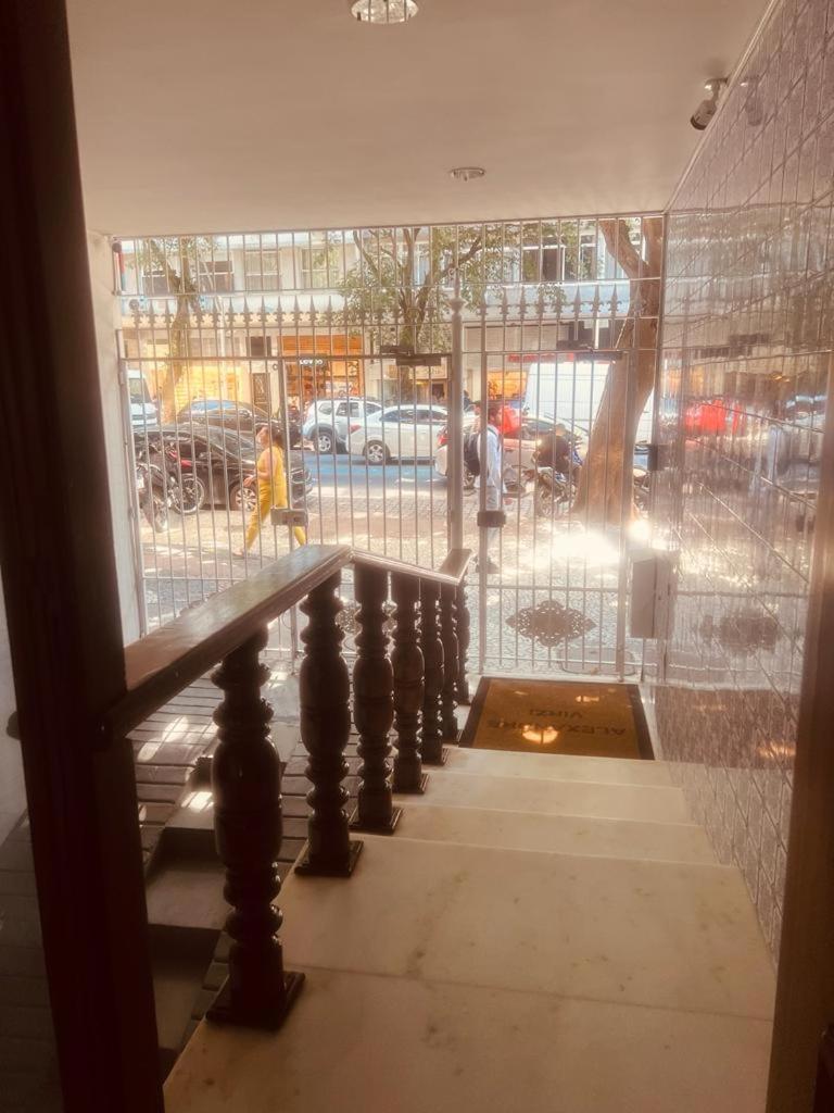 MARAVILHOSO QUARTO E SALA até 4 PESSOAS NO LEBLON na Av ATAULFO DE PAIVA Rio de Janeiro Esterno foto